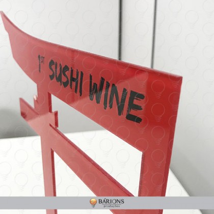 Display em Acrílico Vermelho com Recorte Especial para Exposição de Vinho